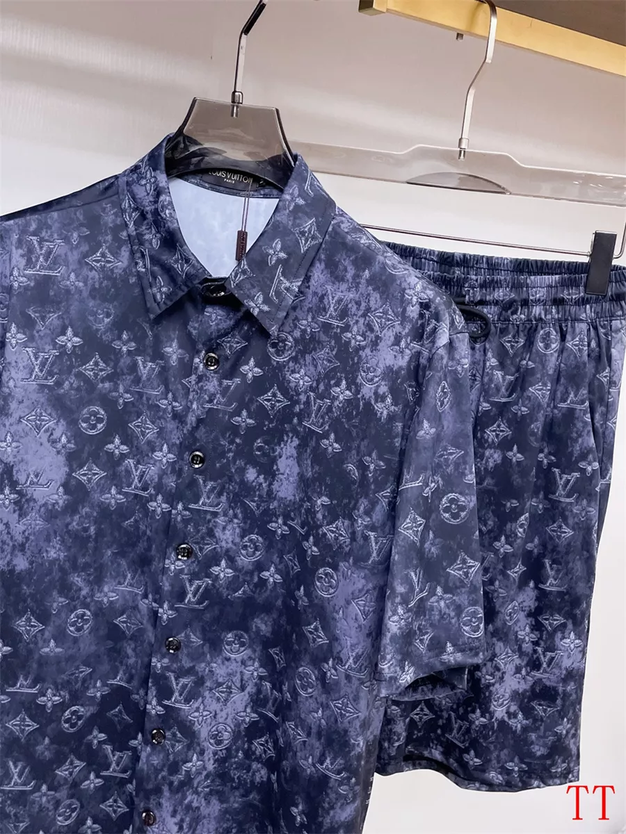 Comfortable 8842 Louis Vuitton LV Tracksuits Short Sleeved For Men