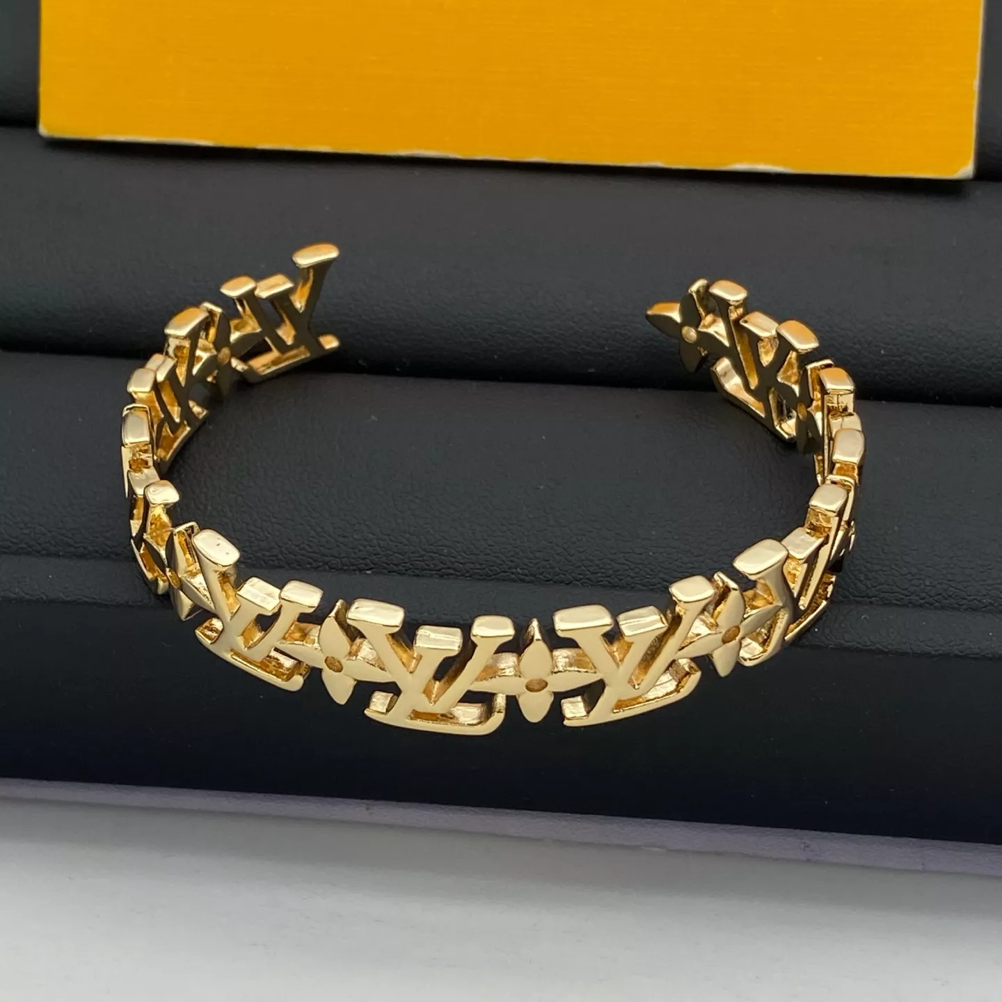 Comfortable 8882 Louis Vuitton LV Bracelets