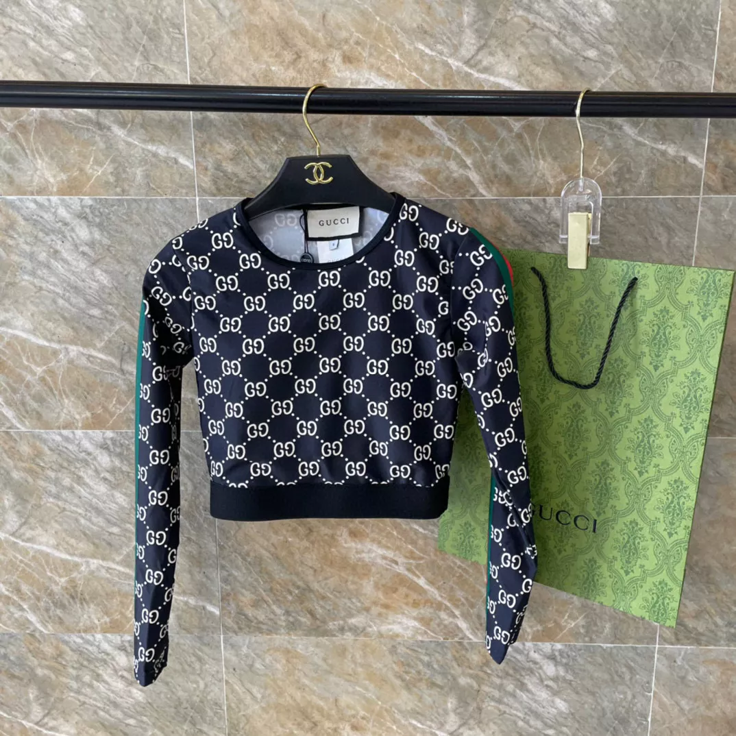 Comfortable 9093 Gucci Tracksuits Long Sleeved For Women