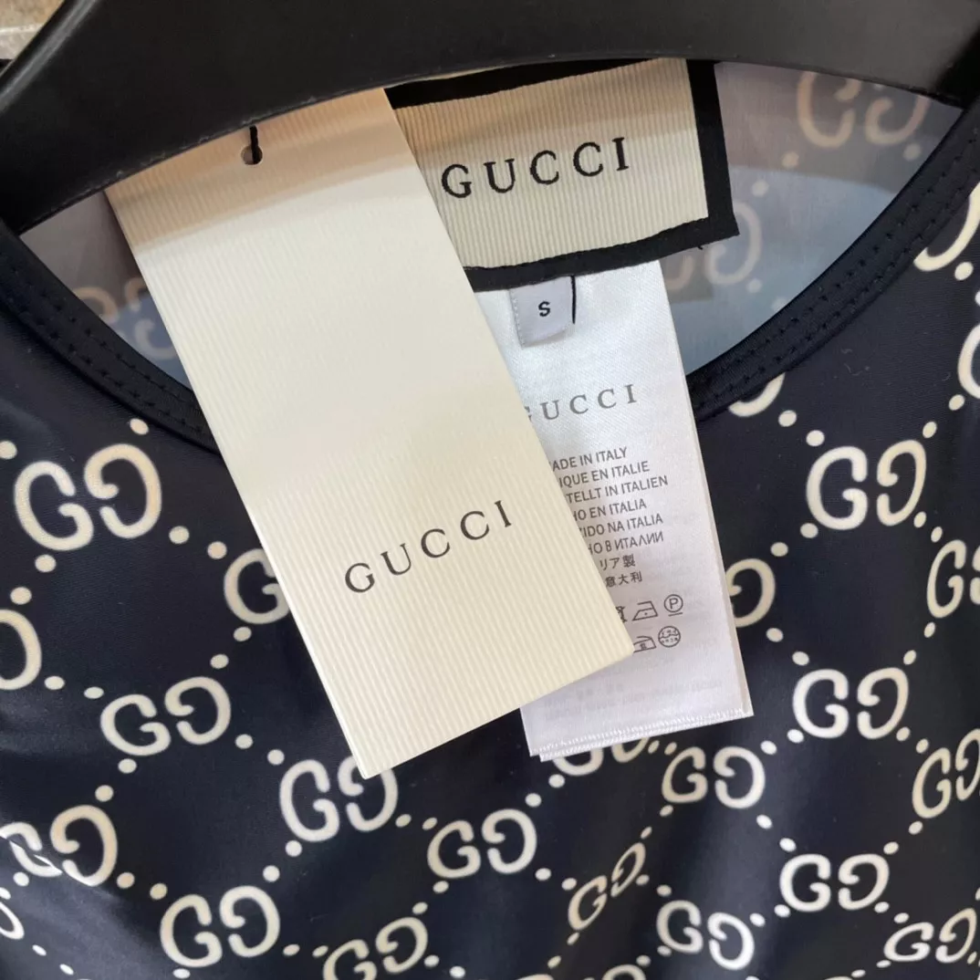 Comfortable 9093 Gucci Tracksuits Long Sleeved For Women