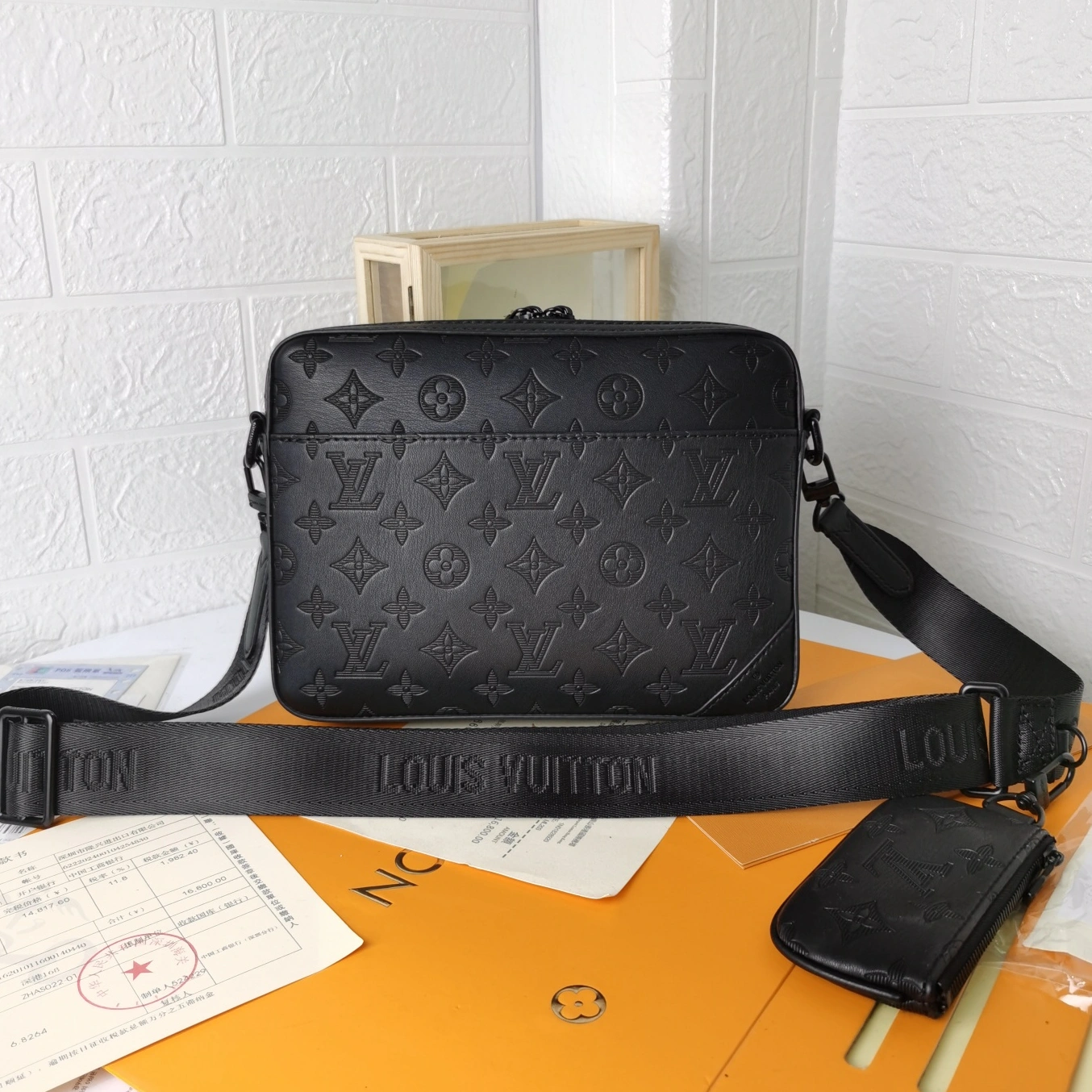 Comfortable 914 Louis Vuitton AAA Man Messenger Bags