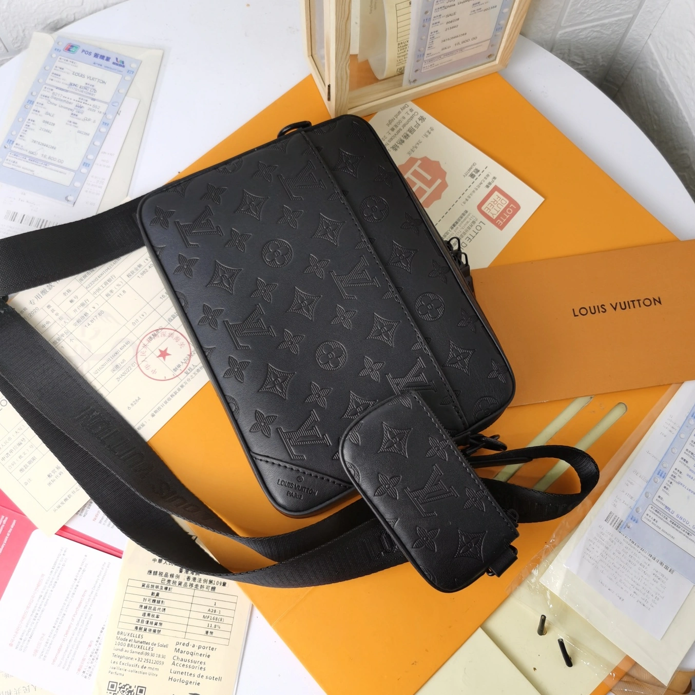 Comfortable 914 Louis Vuitton AAA Man Messenger Bags