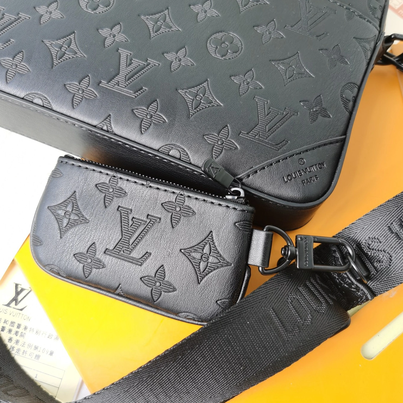 Comfortable 914 Louis Vuitton AAA Man Messenger Bags