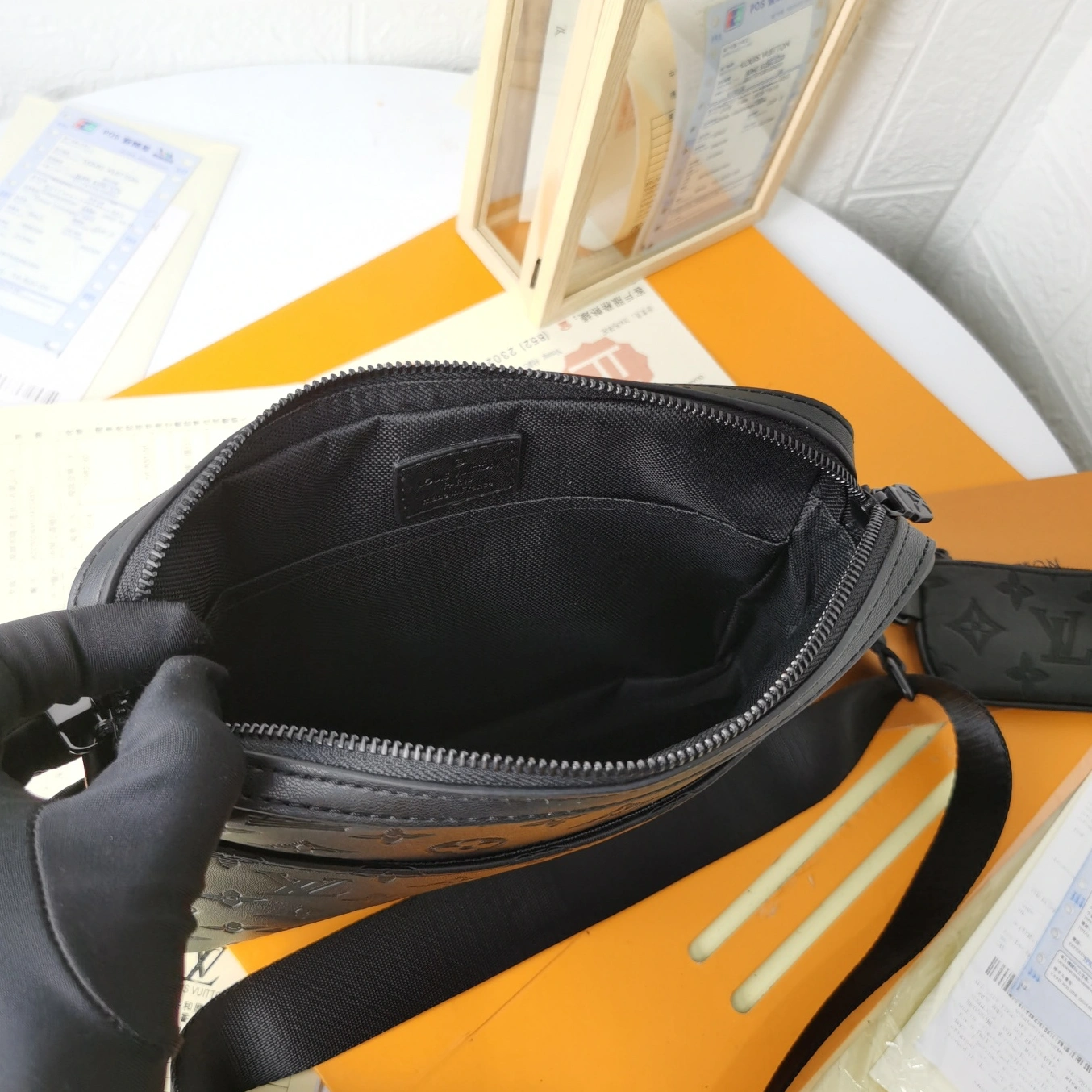 Comfortable 914 Louis Vuitton AAA Man Messenger Bags