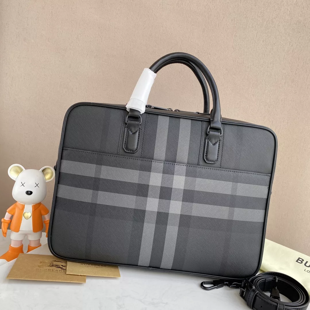 Comfortable 9184 Burberry AAA Man Handbags
