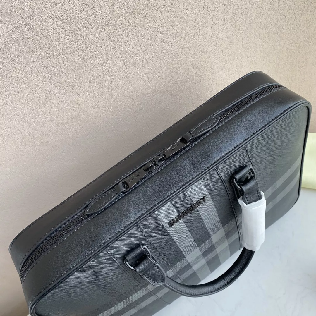 Comfortable 9184 Burberry AAA Man Handbags