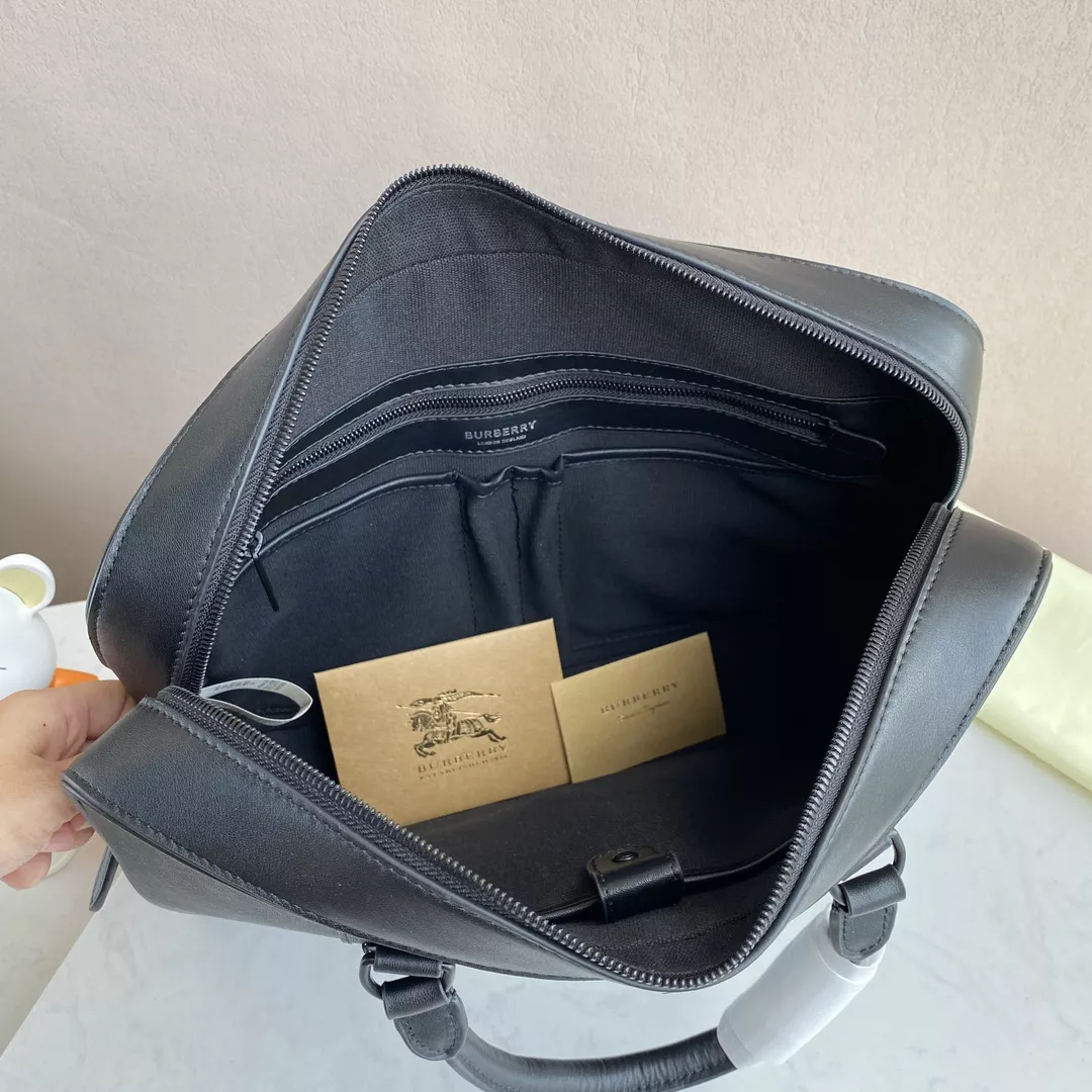 Comfortable 9184 Burberry AAA Man Handbags