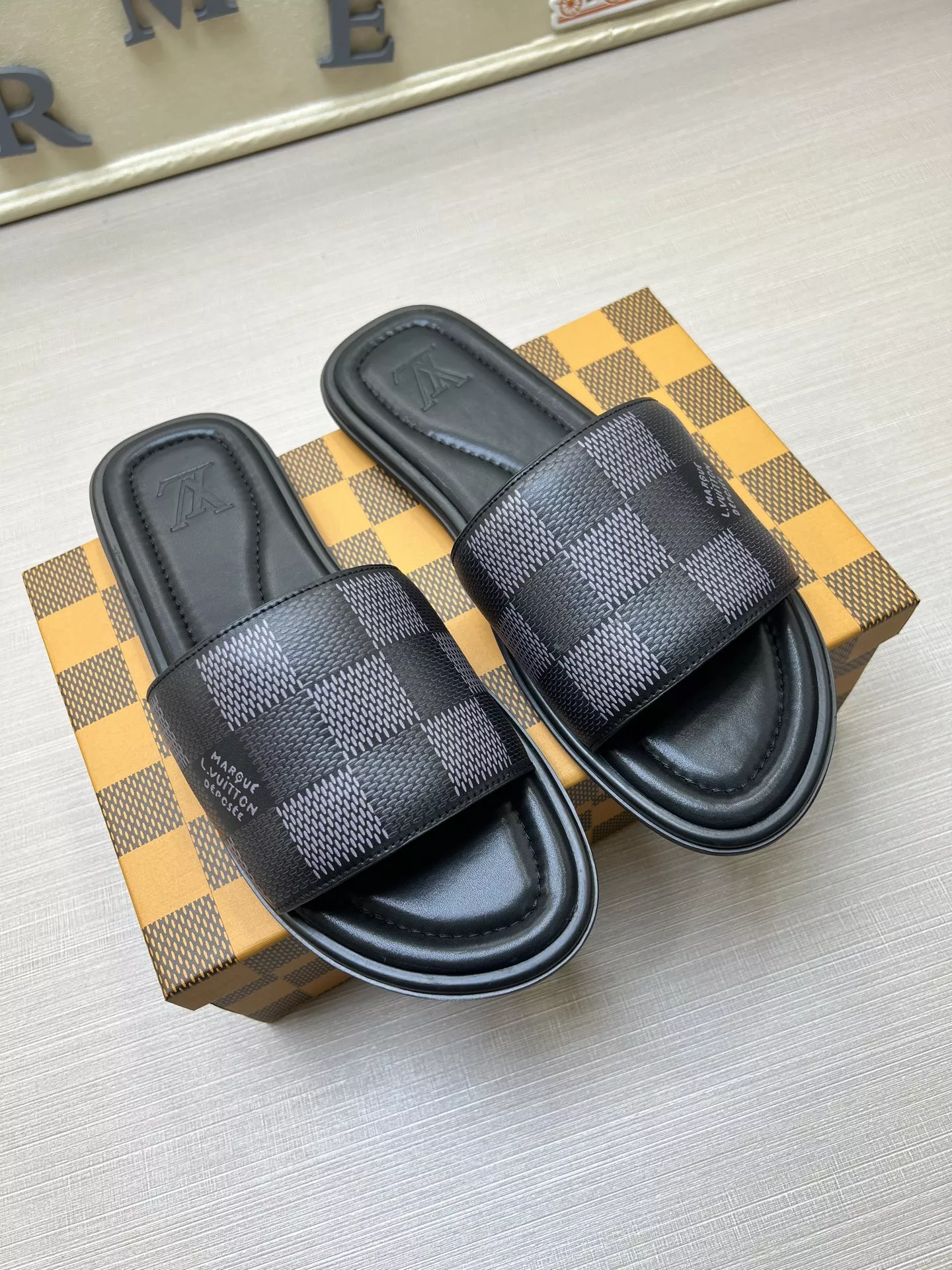 Comfortable 9514 Louis Vuitton Slippers For Men