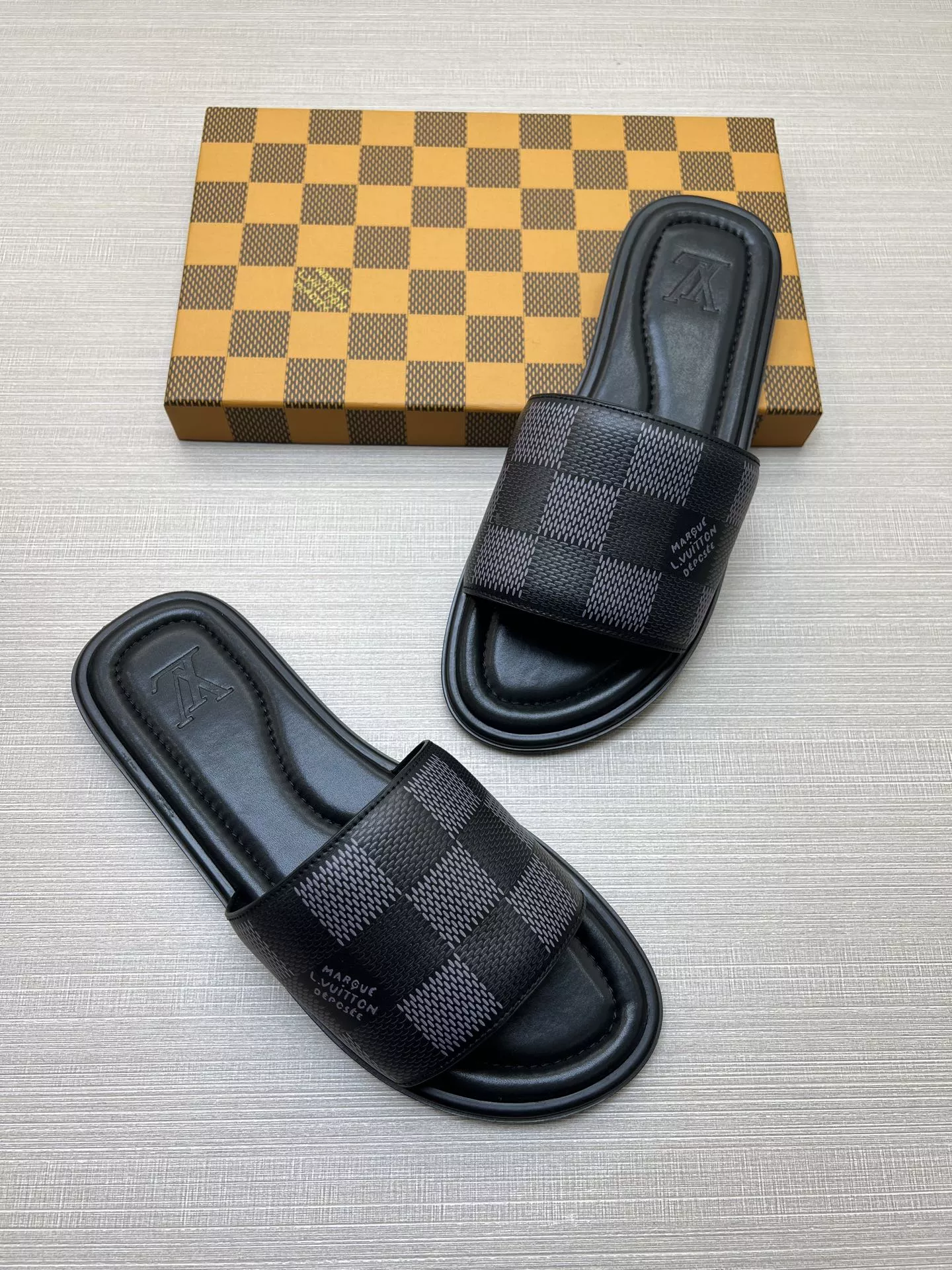 Comfortable 9514 Louis Vuitton Slippers For Men