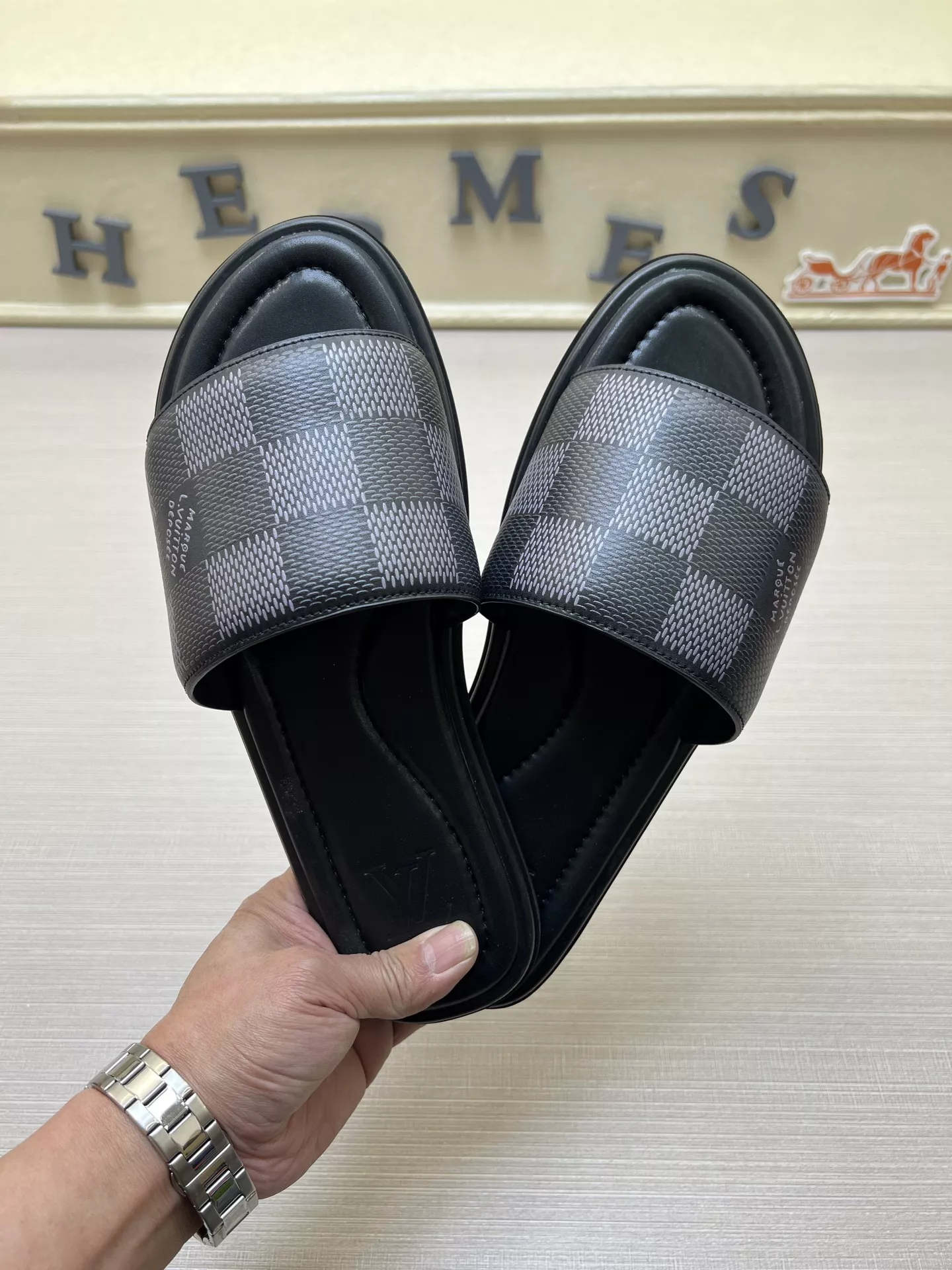 Comfortable 9514 Louis Vuitton Slippers For Men