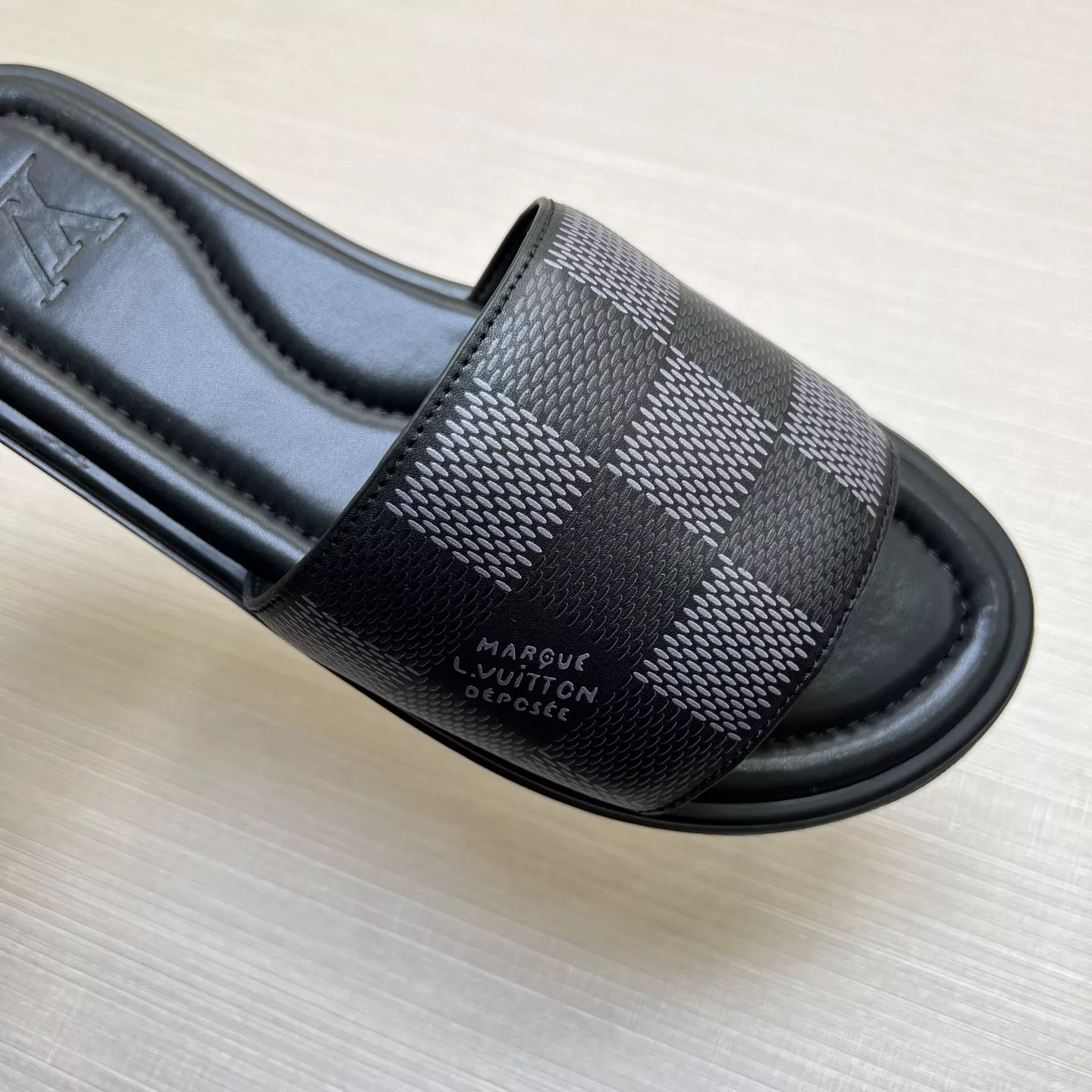 Comfortable 9514 Louis Vuitton Slippers For Men