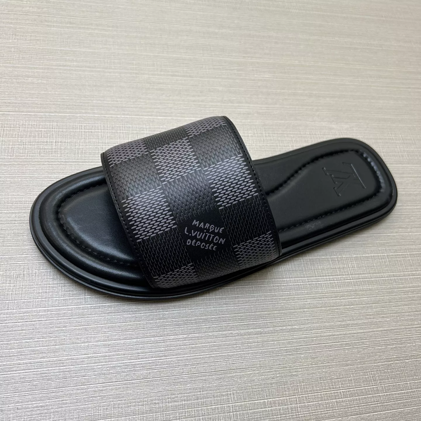Comfortable 9514 Louis Vuitton Slippers For Men