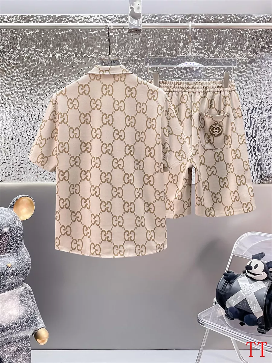 Comfortable 9697 Gucci Tracksuits Short Sleeved For Men