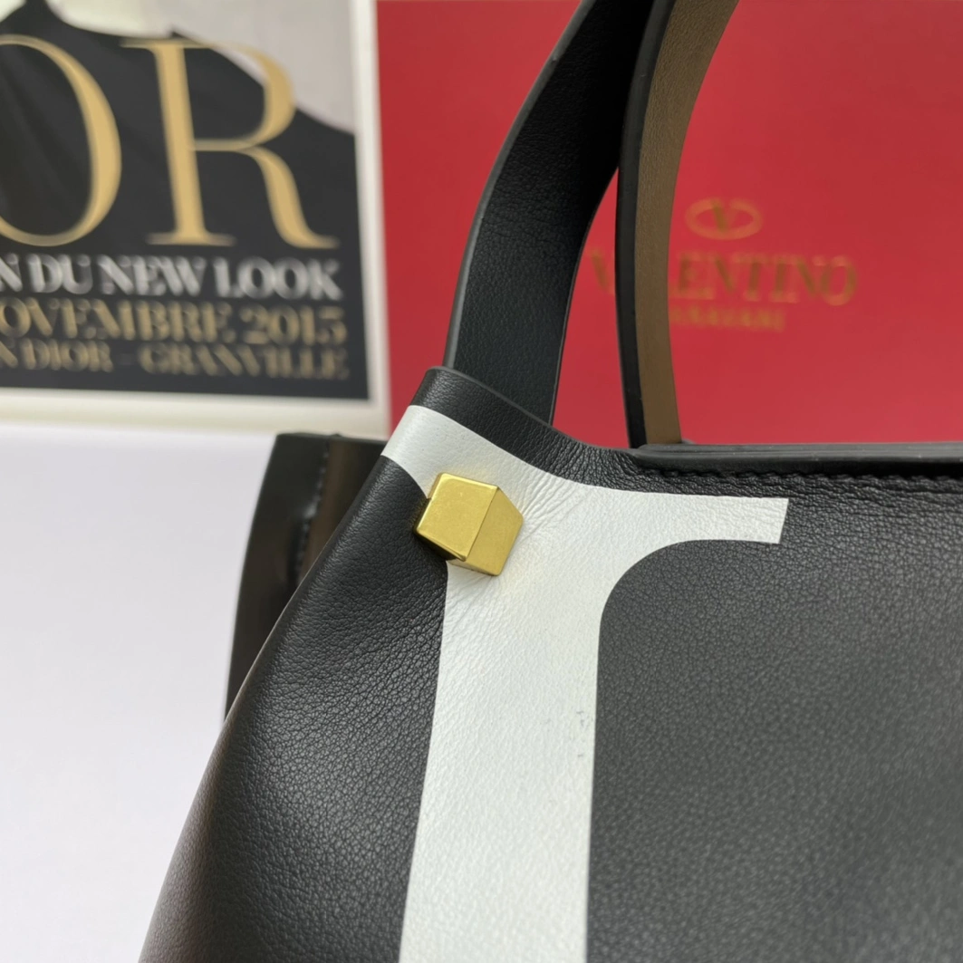 Comfortable 9893 Valentino AAA Quality Handbags For Women