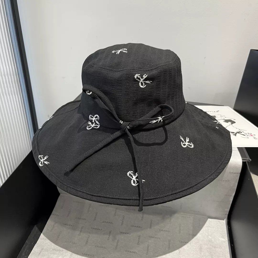 Compact 1464 MIU MIU Caps