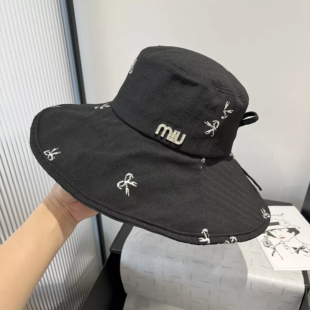Compact 1464 MIU MIU Caps