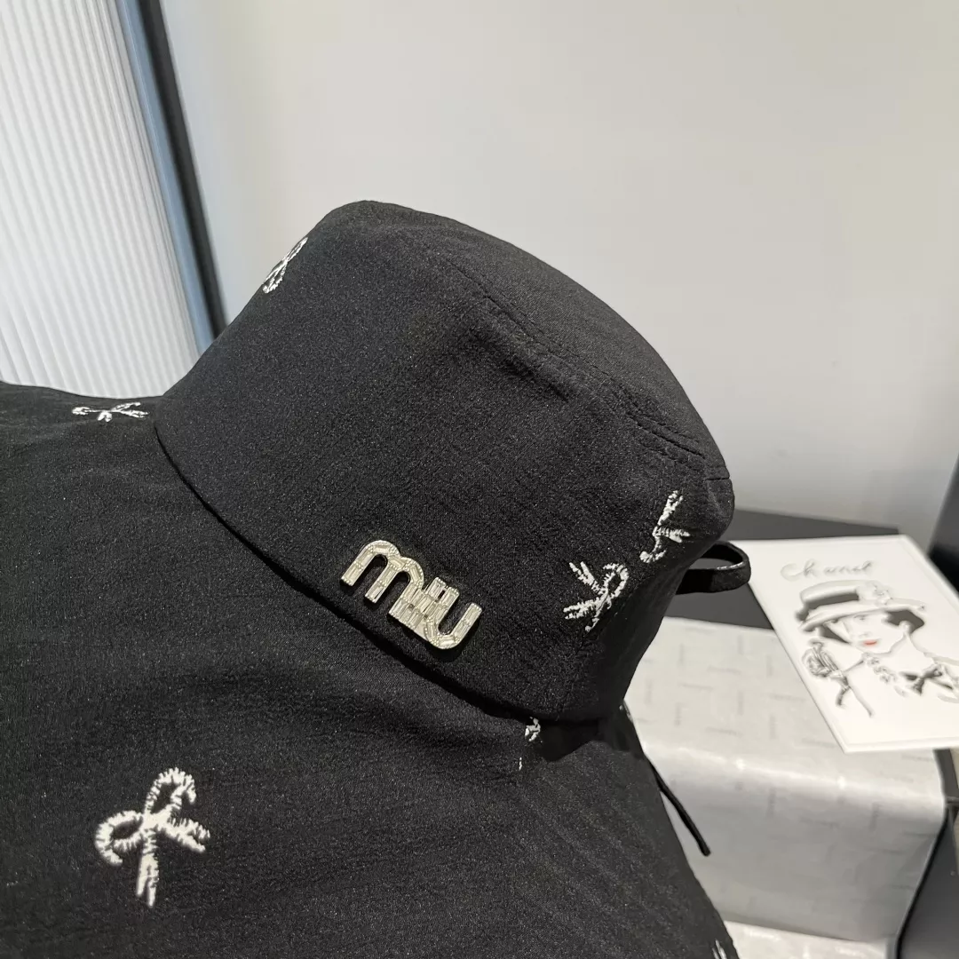 Compact 1464 MIU MIU Caps