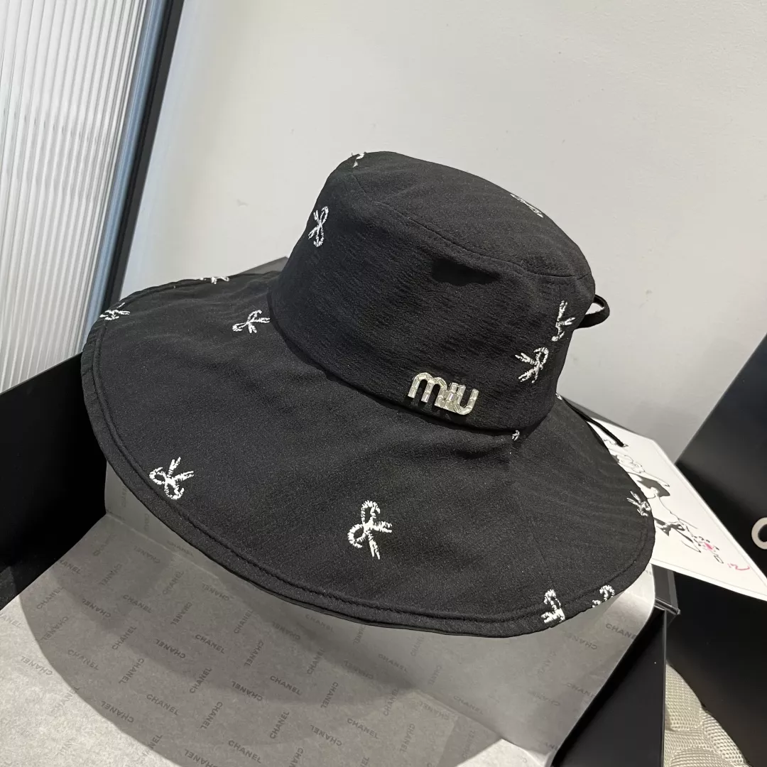 Compact 1464 MIU MIU Caps