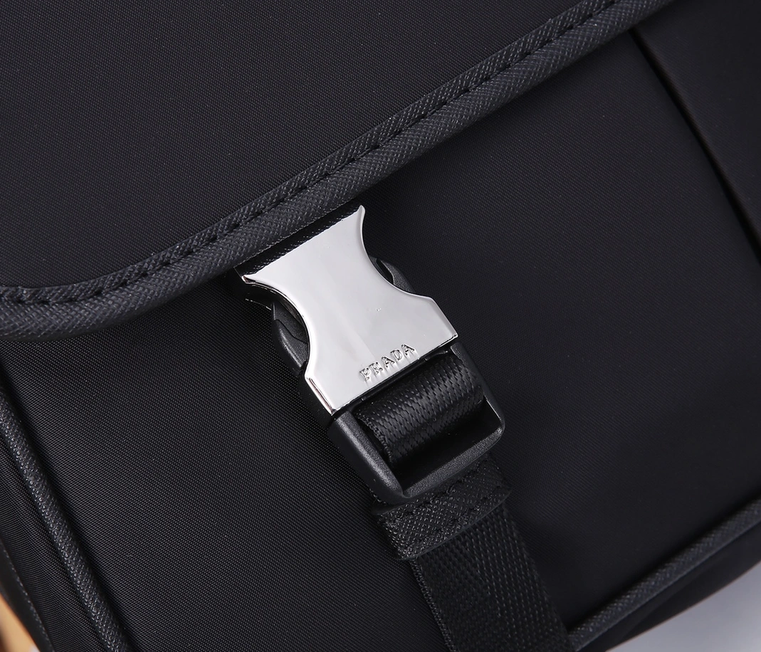 Compact 1555 Prada AAA Man Messenger Bags