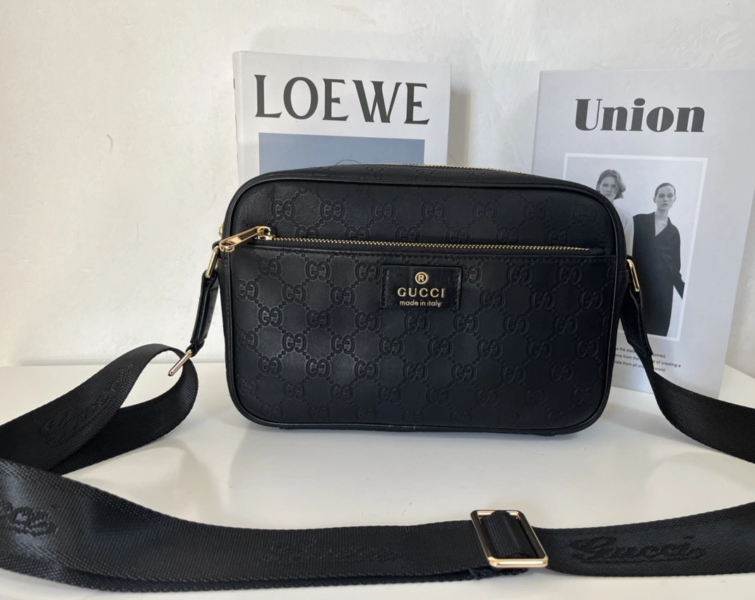 Compact 1573 Gucci AAA Man Messenger Bags