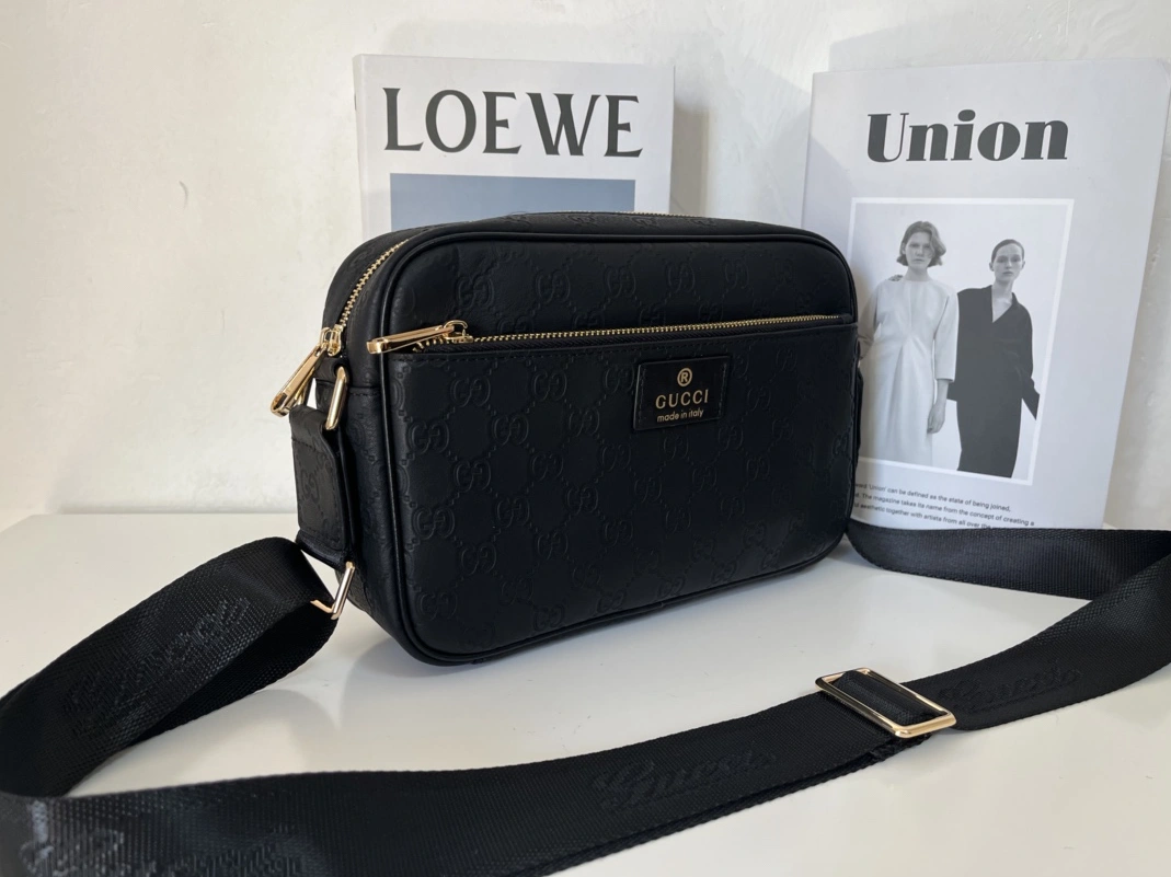 Compact 1573 Gucci AAA Man Messenger Bags