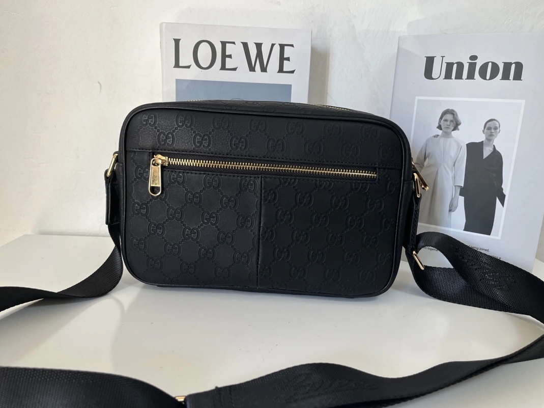 Compact 1573 Gucci AAA Man Messenger Bags