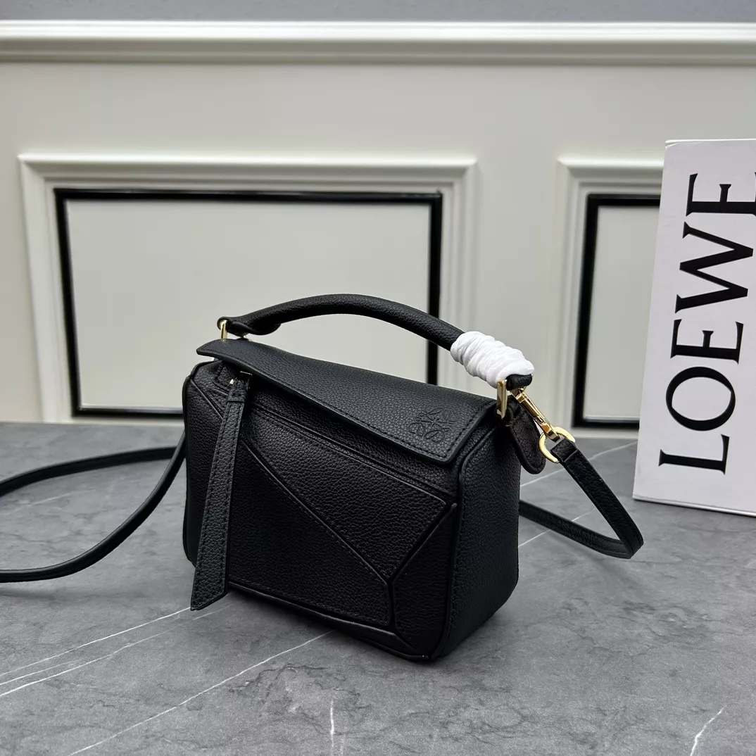 Compact 1574 LOEWE AAA Quality Messenger Bags For Women