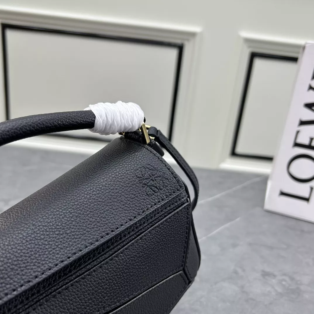 Compact 1574 LOEWE AAA Quality Messenger Bags For Women