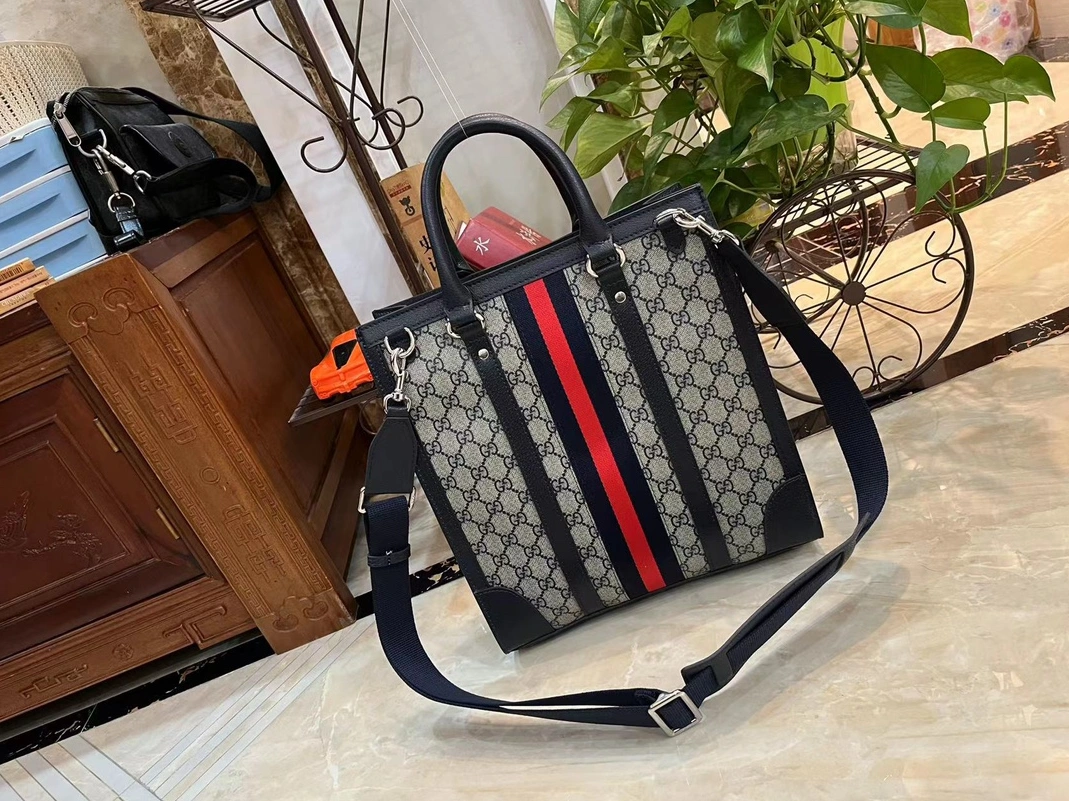 Compact 190 Gucci AAA Man Handbags