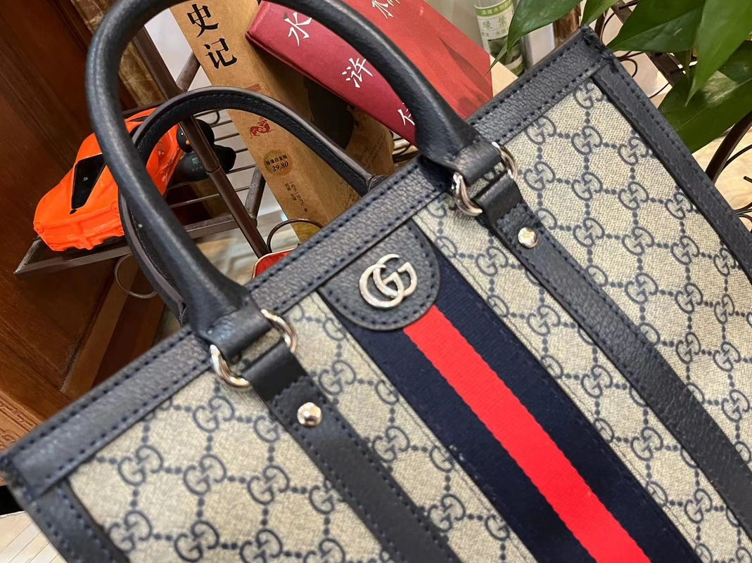 Compact 190 Gucci AAA Man Handbags