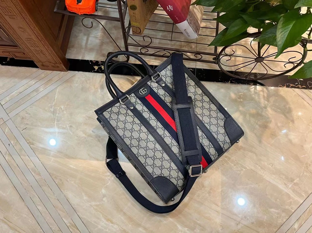 Compact 190 Gucci AAA Man Handbags
