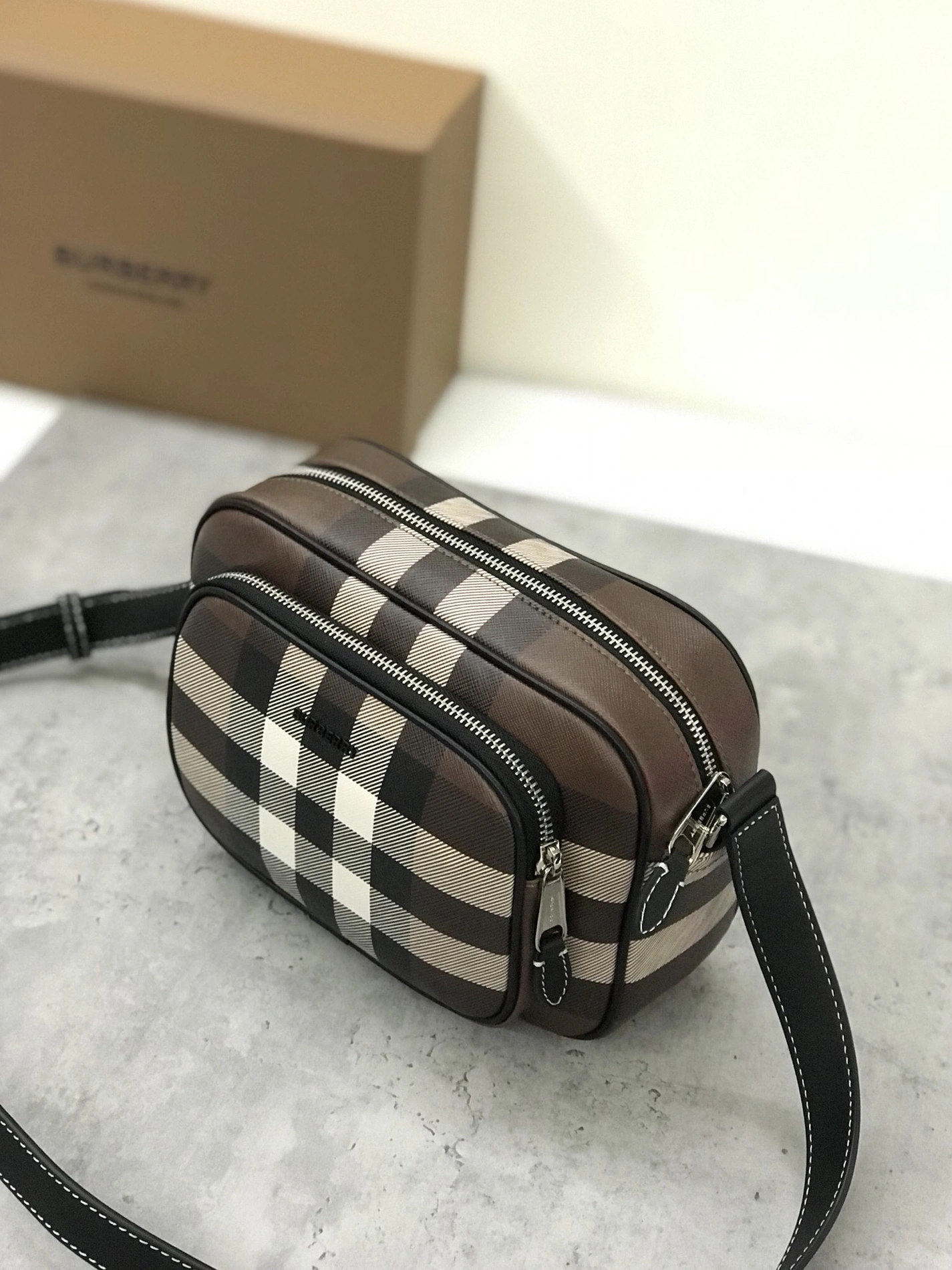 Compact 1919 Burberry AAA Man Messenger Bags