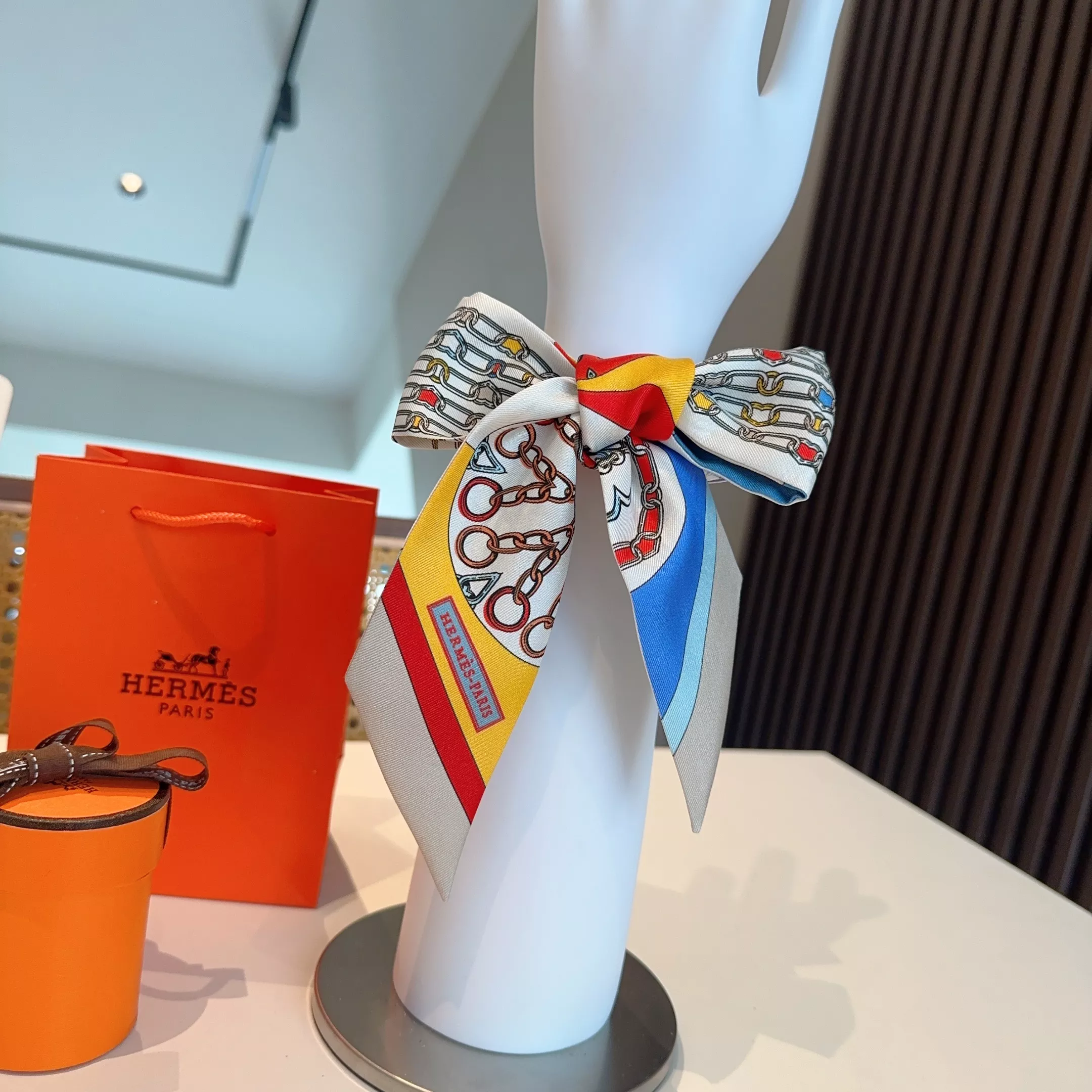 Compact 2078 Hermes Silk Scarf