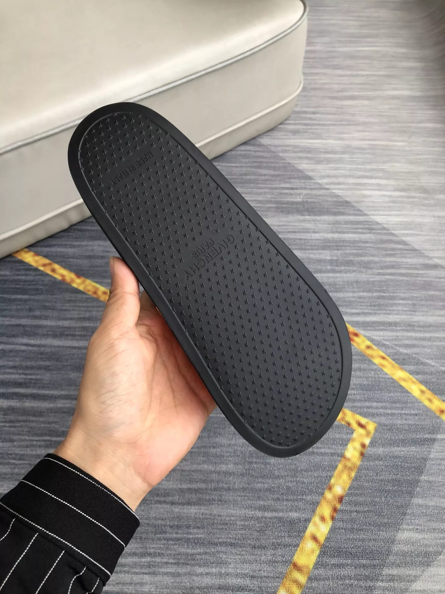 Compact 2422 Givenchy Slippers For Men
