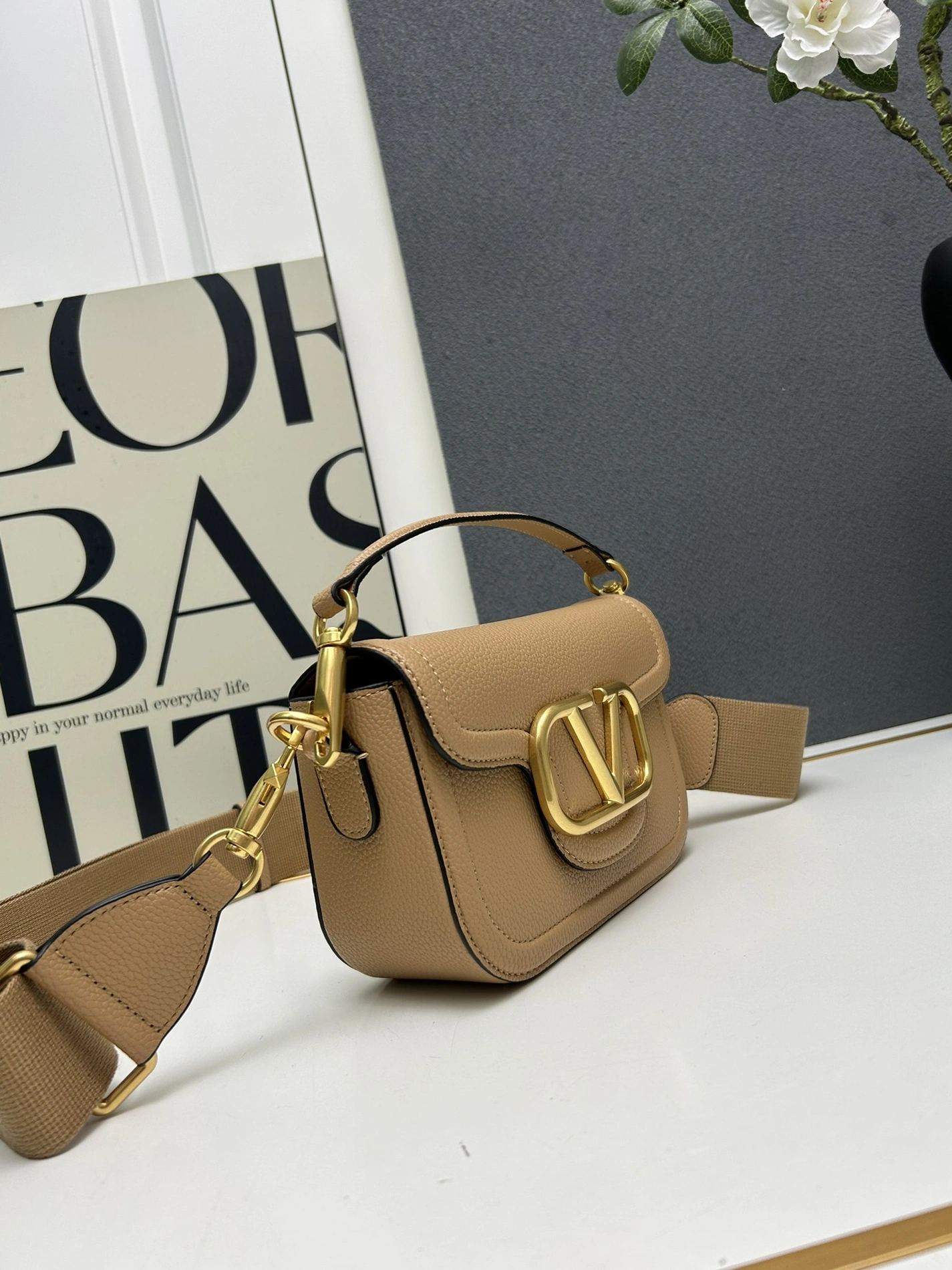 Compact 2548 Valentino AAA Quality Messenger Bags For Women