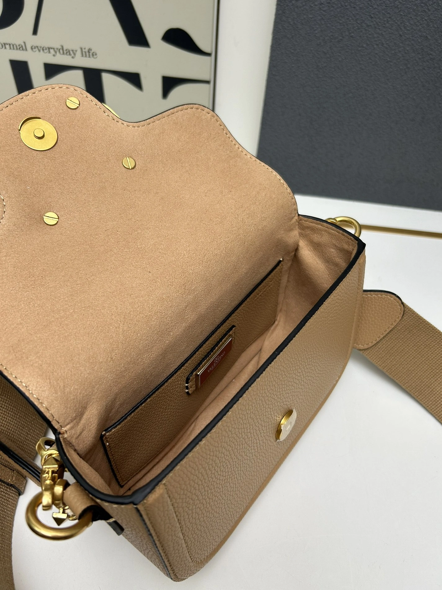 Compact 2548 Valentino AAA Quality Messenger Bags For Women