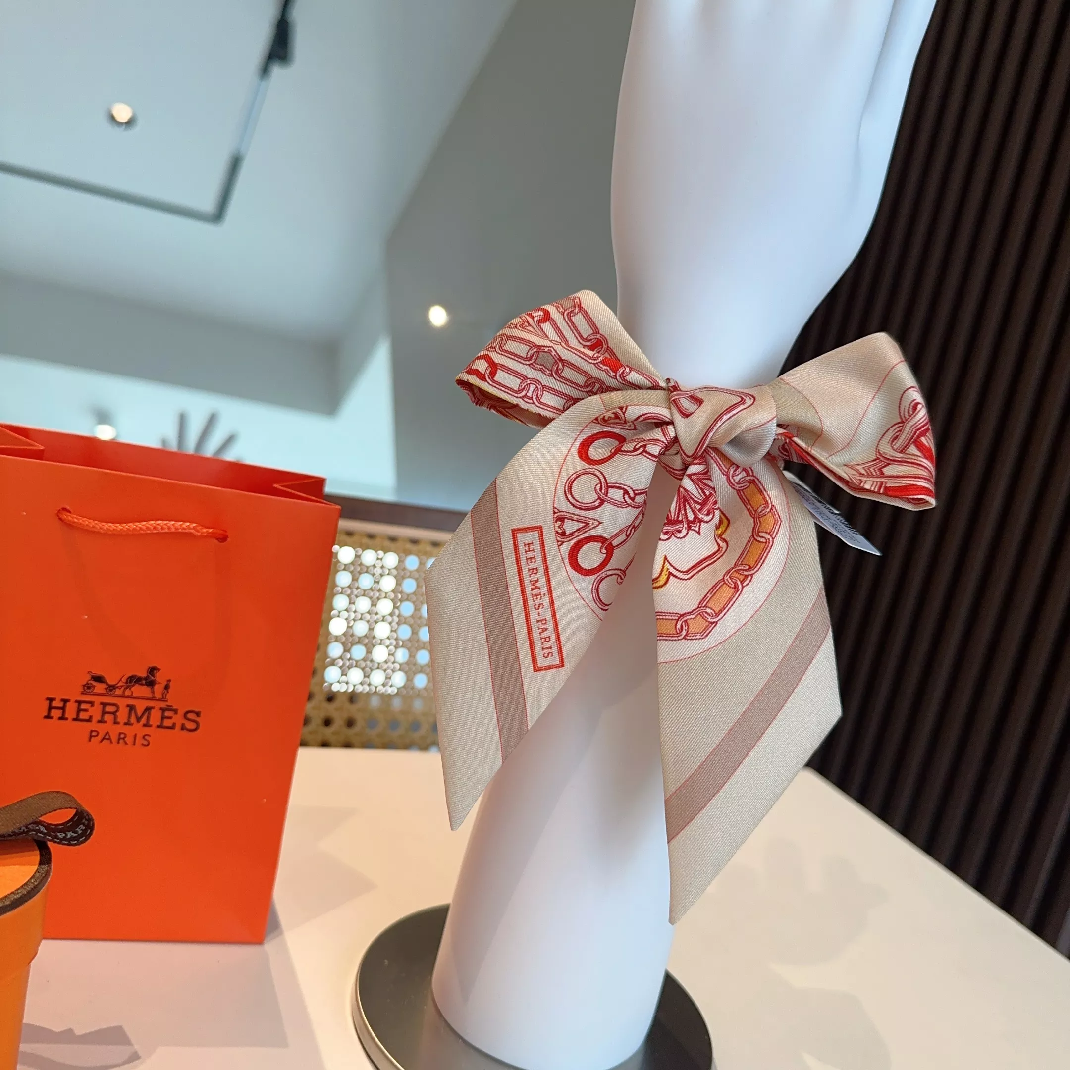 Compact 3070 Hermes Silk Scarf