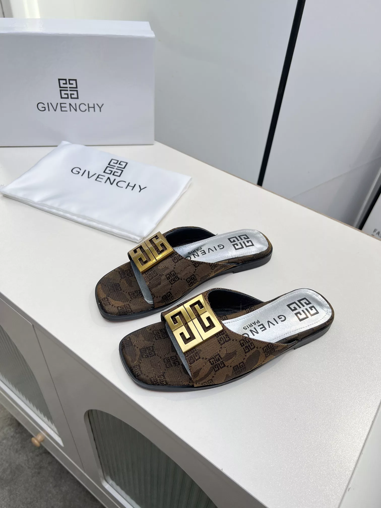 Compact 3288 Givenchy Slippers For Women
