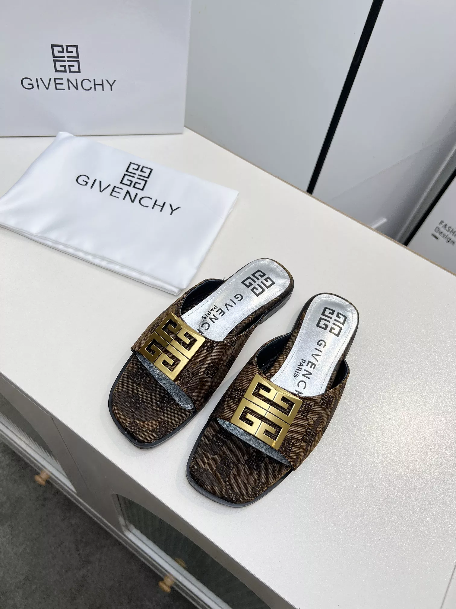 Compact 3288 Givenchy Slippers For Women
