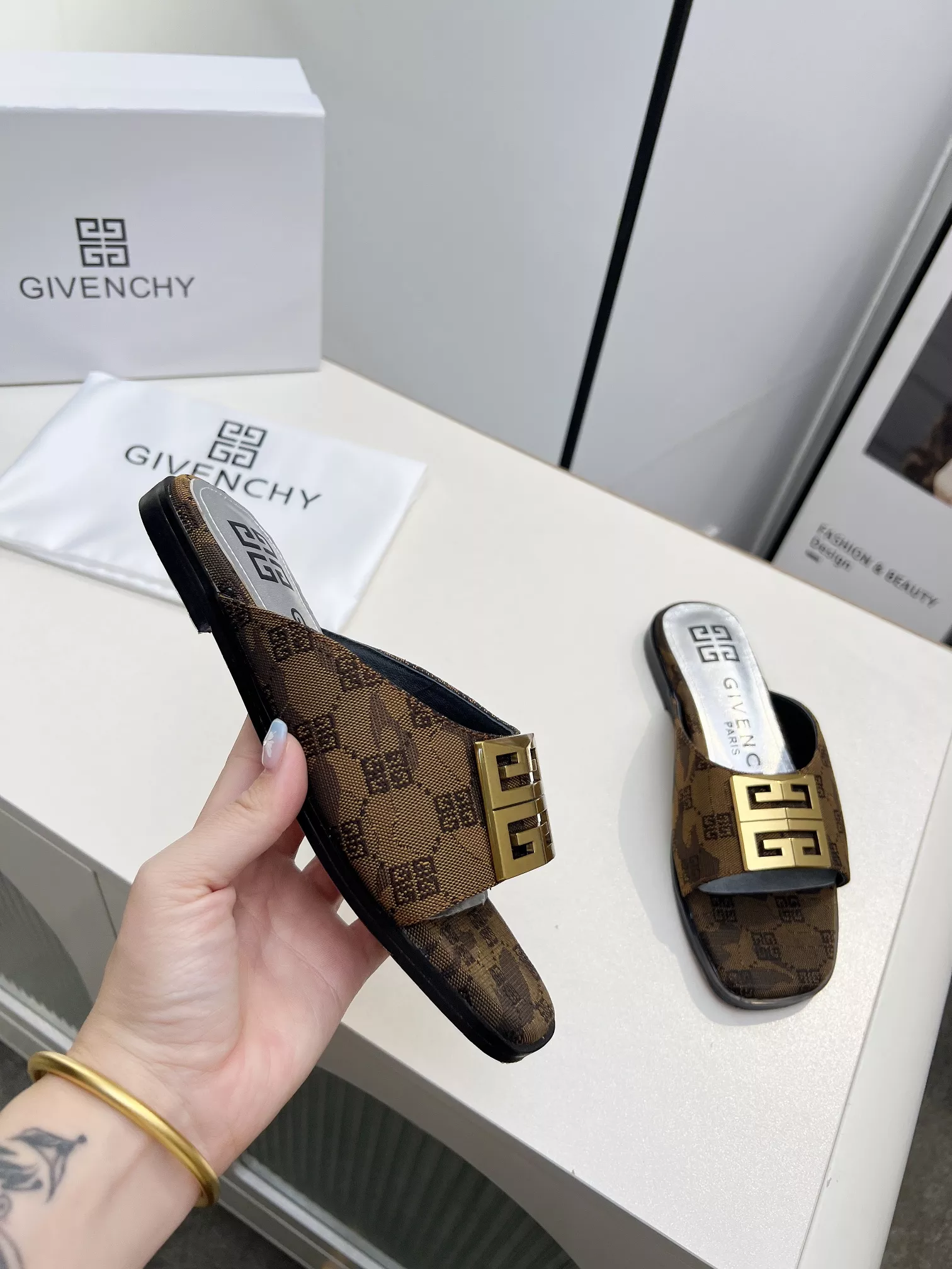 Compact 3288 Givenchy Slippers For Women