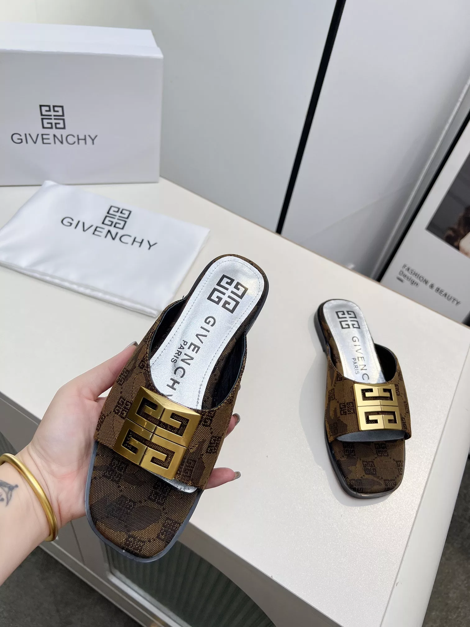 Compact 3288 Givenchy Slippers For Women