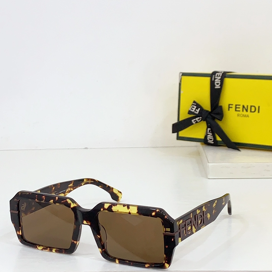 Compact 3618 Fendi AAA Quality Sunglasses