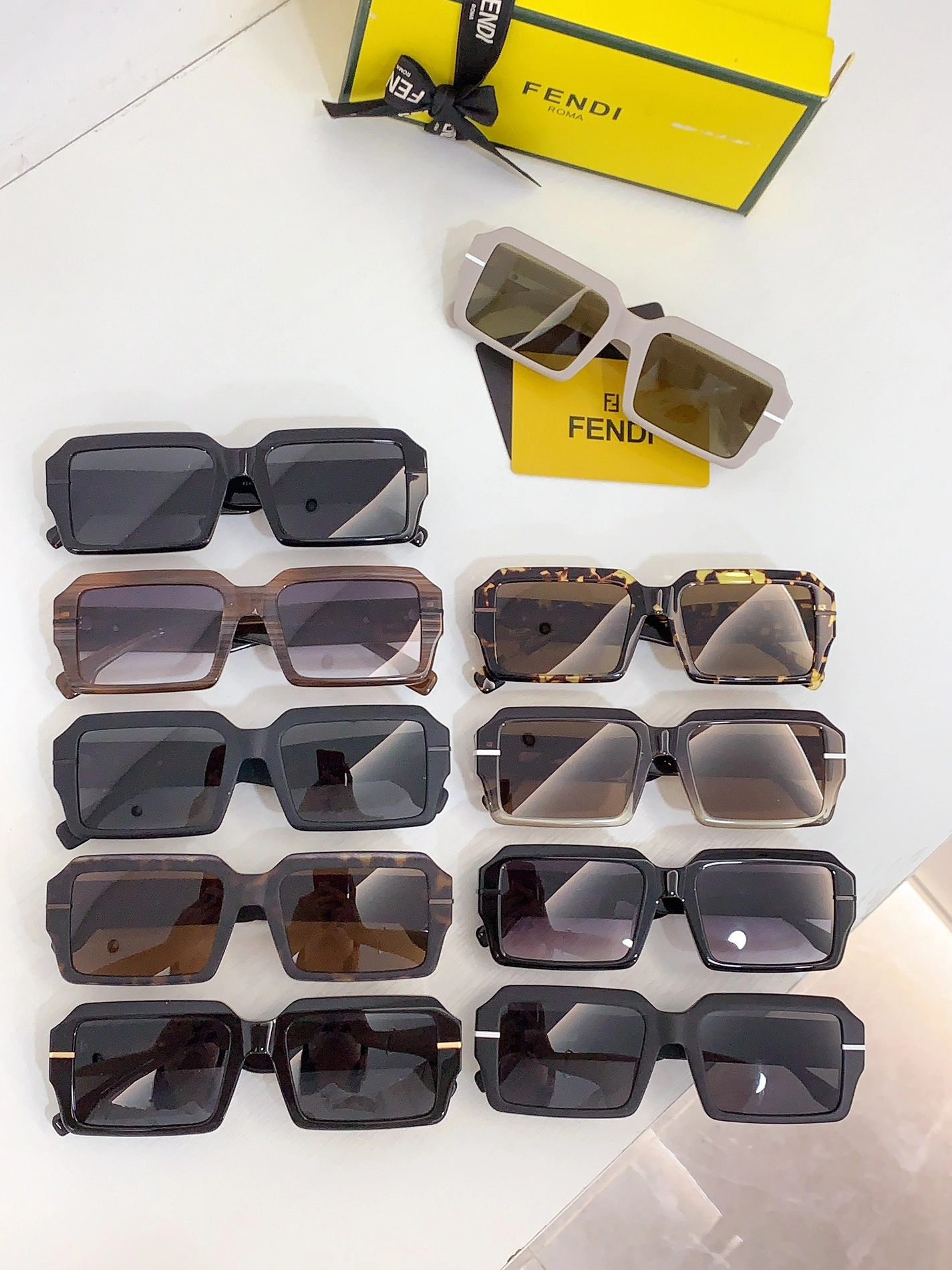 Compact 3618 Fendi AAA Quality Sunglasses