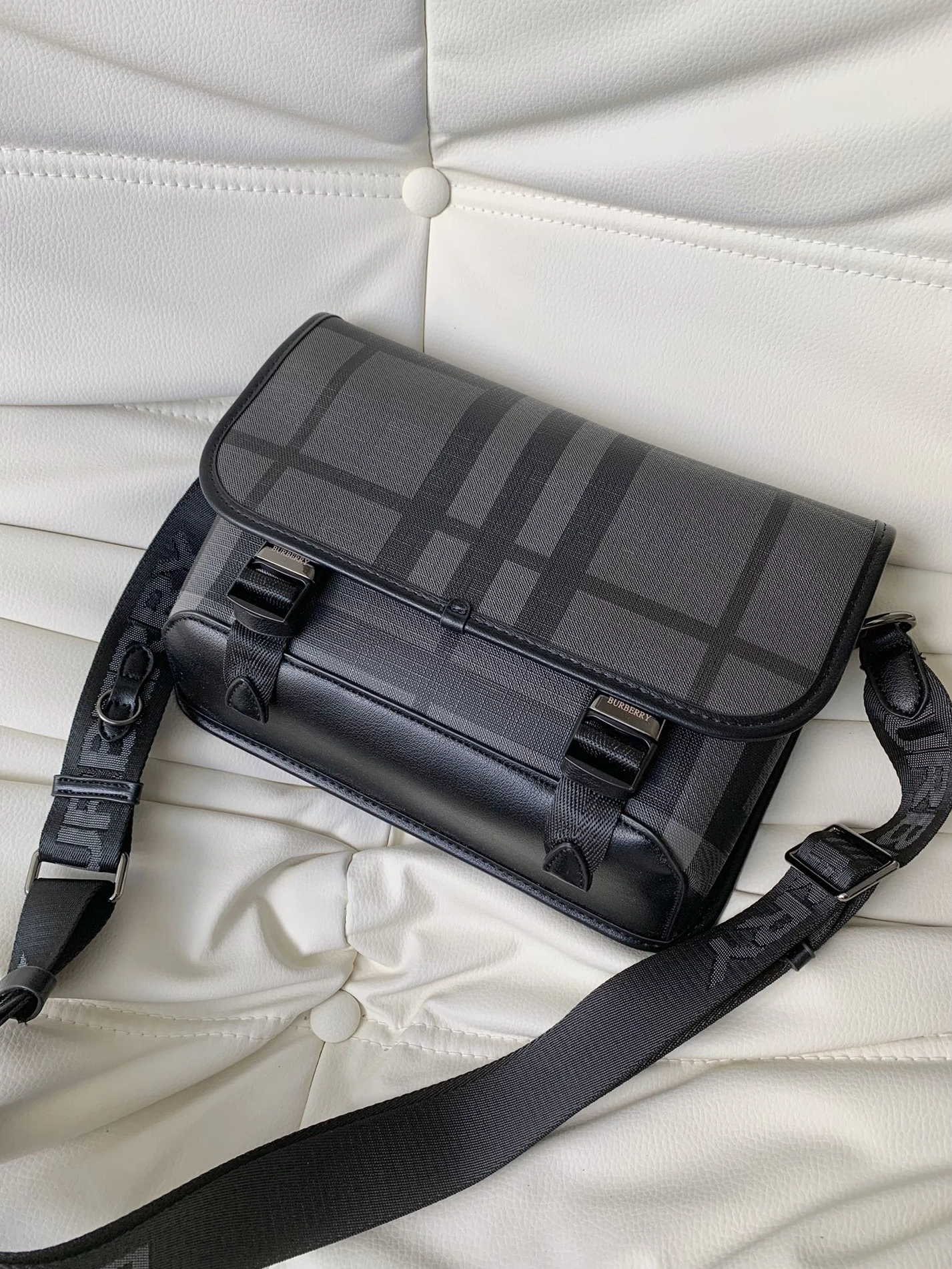 Compact 3621 Burberry AAA Man Messenger Bags