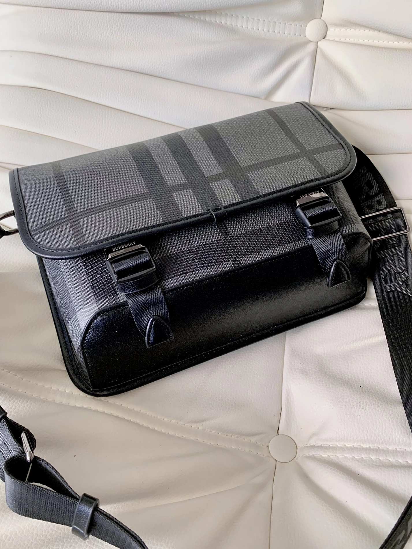 Compact 3621 Burberry AAA Man Messenger Bags