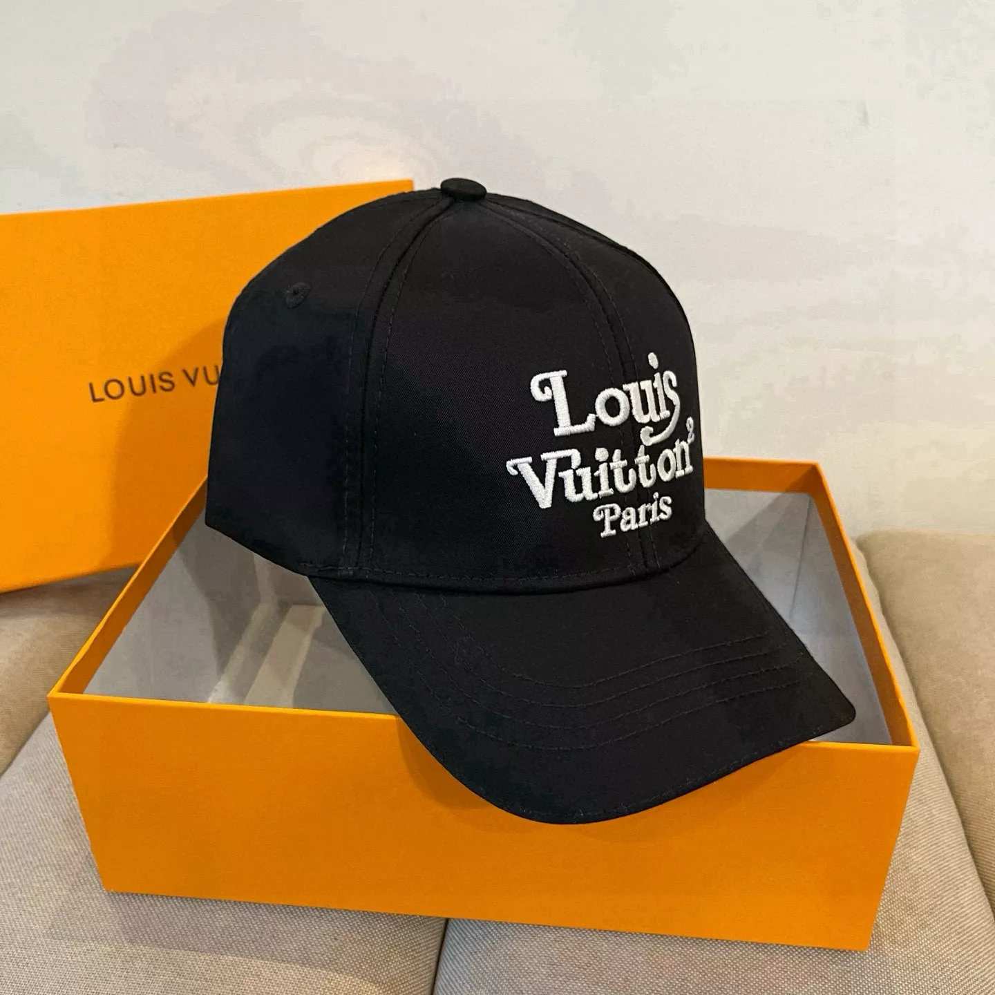 Compact 3641 Louis Vuitton LV Caps