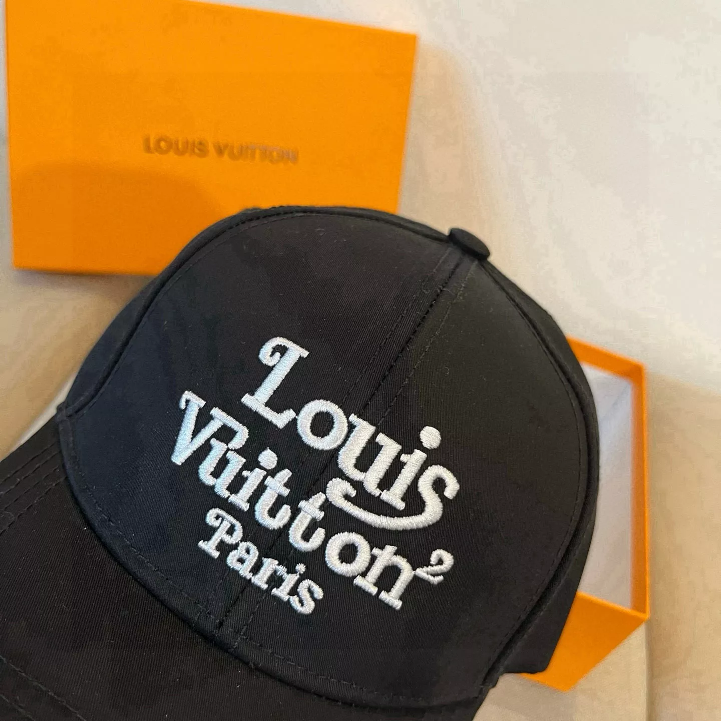 Compact 3641 Louis Vuitton LV Caps