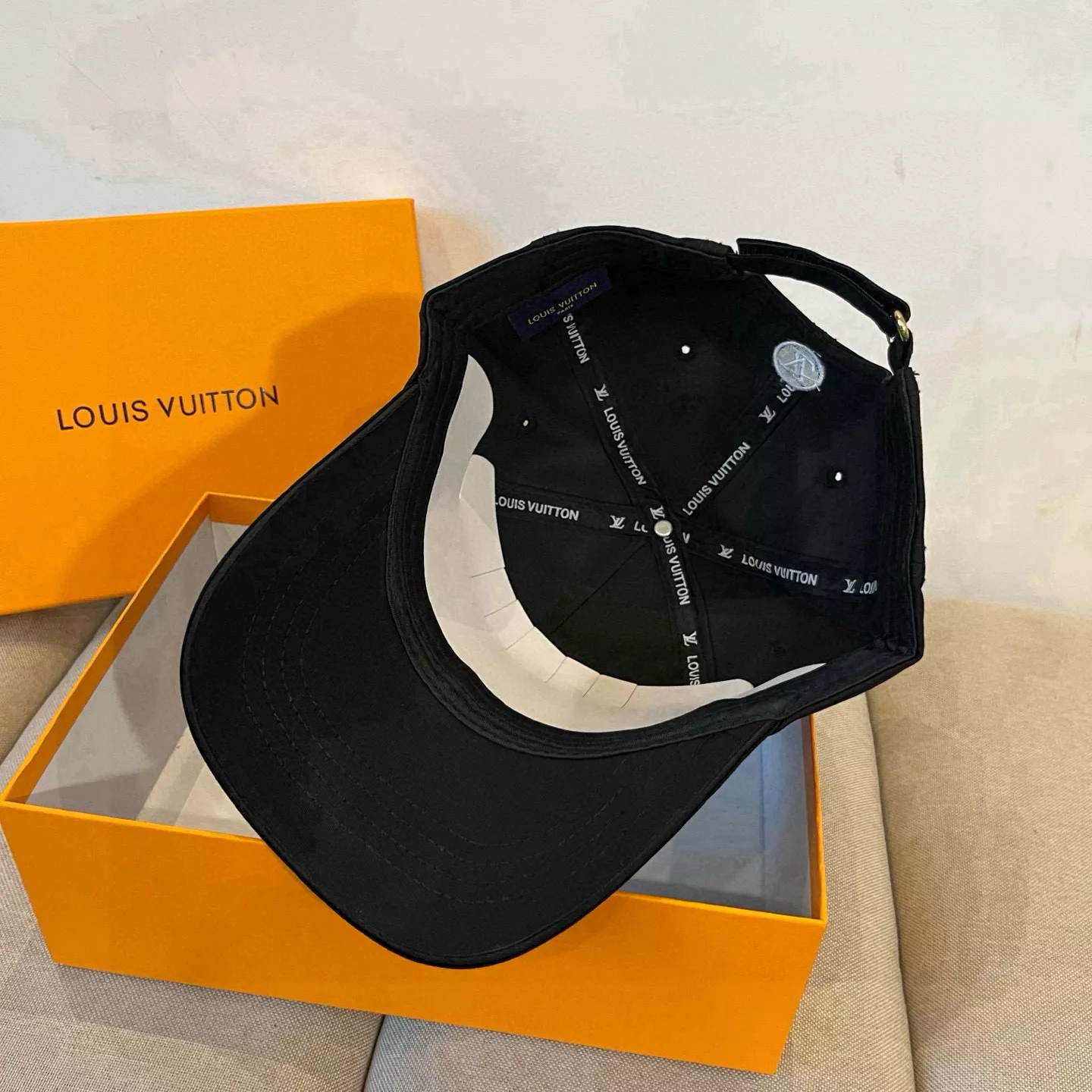 Compact 3641 Louis Vuitton LV Caps