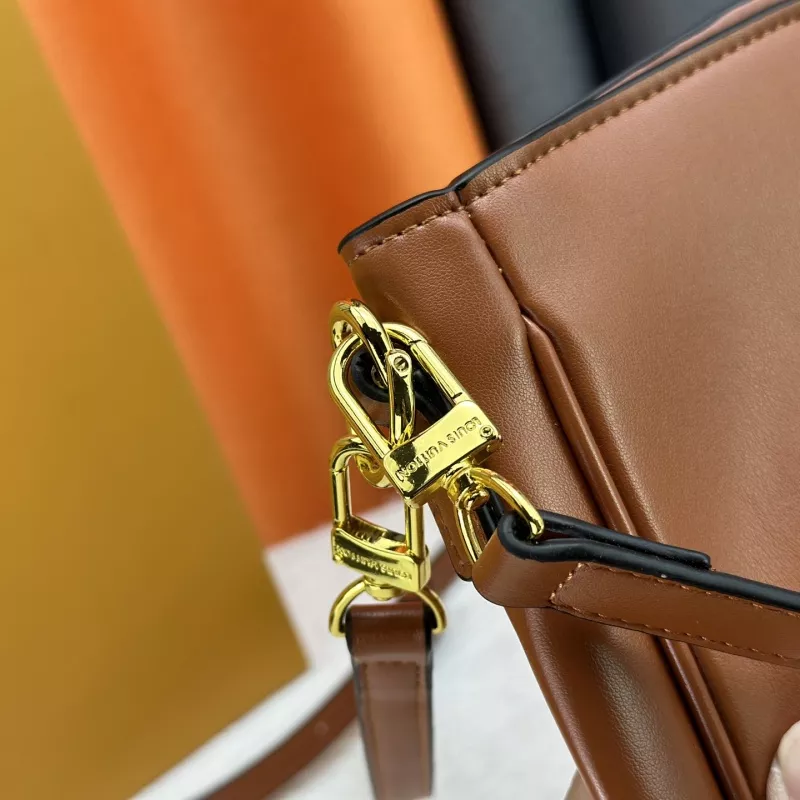 Compact 4222 Louis Vuitton AAA Quality Messenger Bags For Women