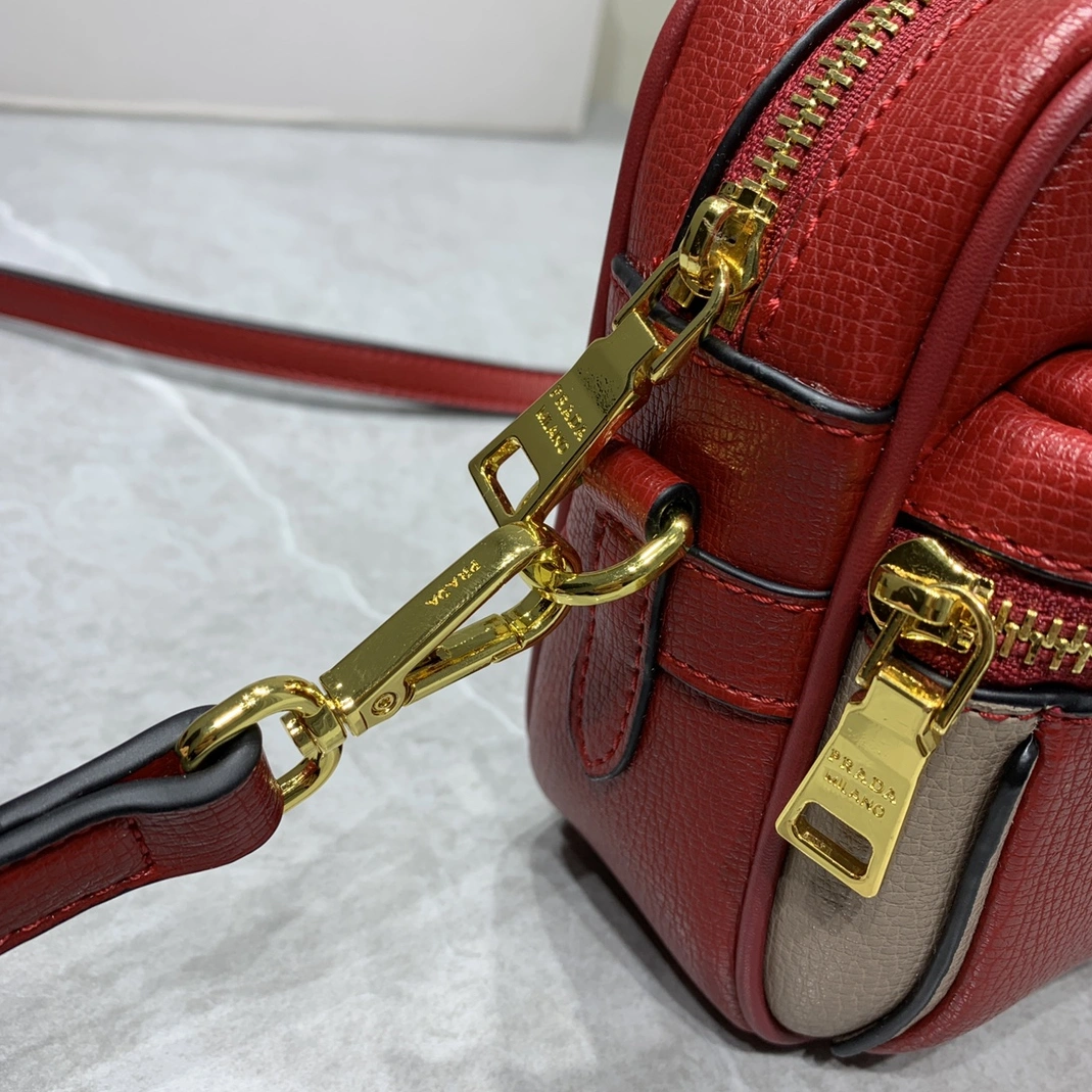 Compact 4611 Prada AAA Quality Messenger Bags For Women